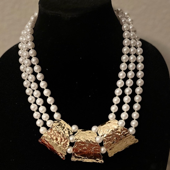 Vintage Jewelry - Vintage Gold and White Pearl Necklace